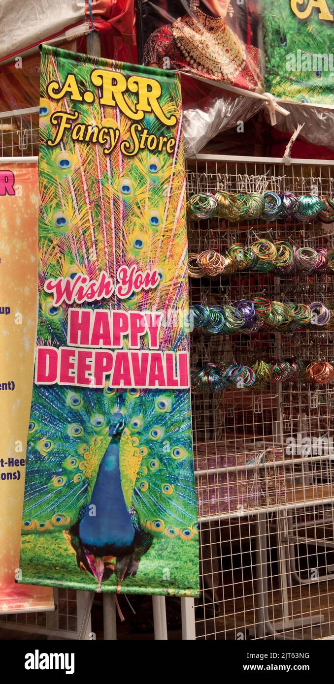 Happy Deepavali segno e decorazioni, Little India, Georgetown, Penang, Malesia, Asia Foto Stock