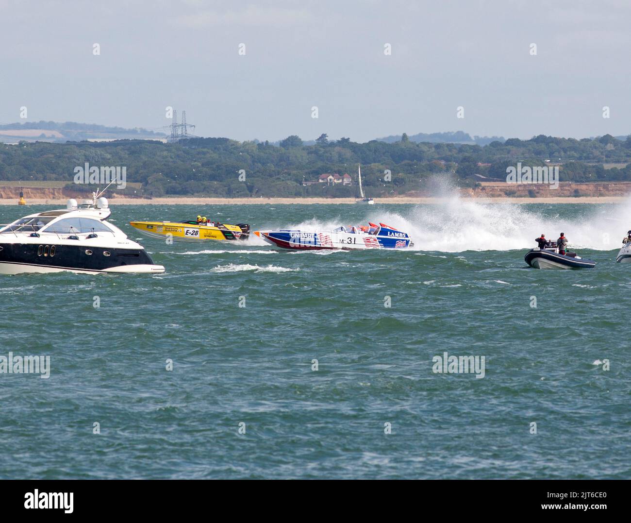 Cowes, Regno Unito. 28th ago, 2022. Powerboats racing in the 2022 Cowes Torquay Cowes Race at Cowes Isle of Wight, Credit: Martin Augustus/Alamy Live News Foto Stock