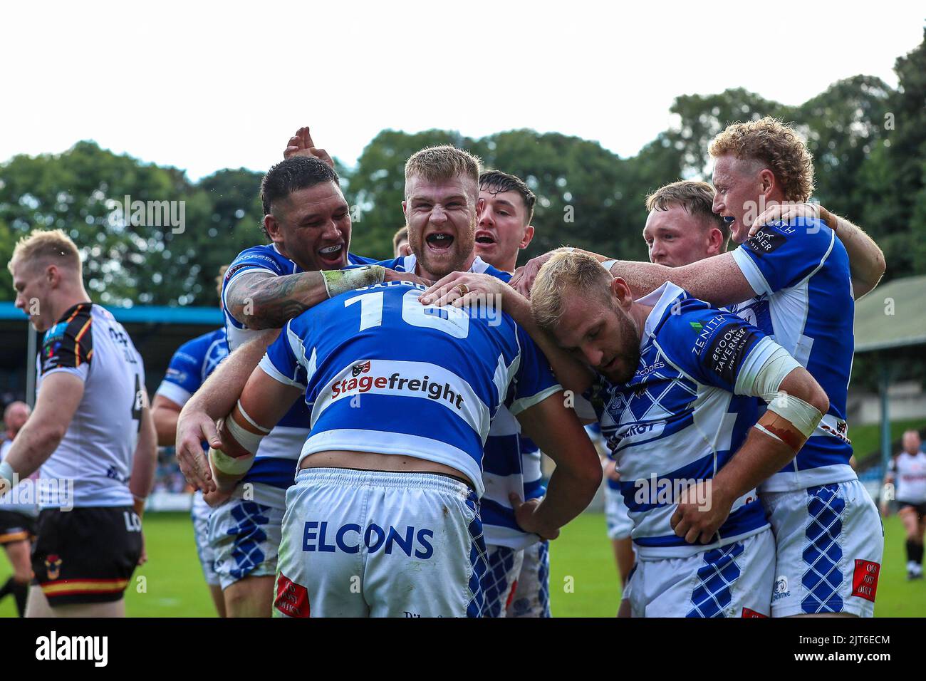 Halifax, Regno Unito. 28th ago, 2022. Prova la celebrazione di Halifax durante la partita del Campionato Betfred tra Halifax Panthers e Bradford Bulls allo Shay Stadium, Halifax, Regno Unito, il 28 agosto 2022. Foto di Simon Hall. Solo per uso editoriale, licenza richiesta per uso commerciale. Non è utilizzabile nelle scommesse, nei giochi o nelle pubblicazioni di un singolo club/campionato/giocatore. Credit: UK Sports Pics Ltd/Alamy Live News Foto Stock