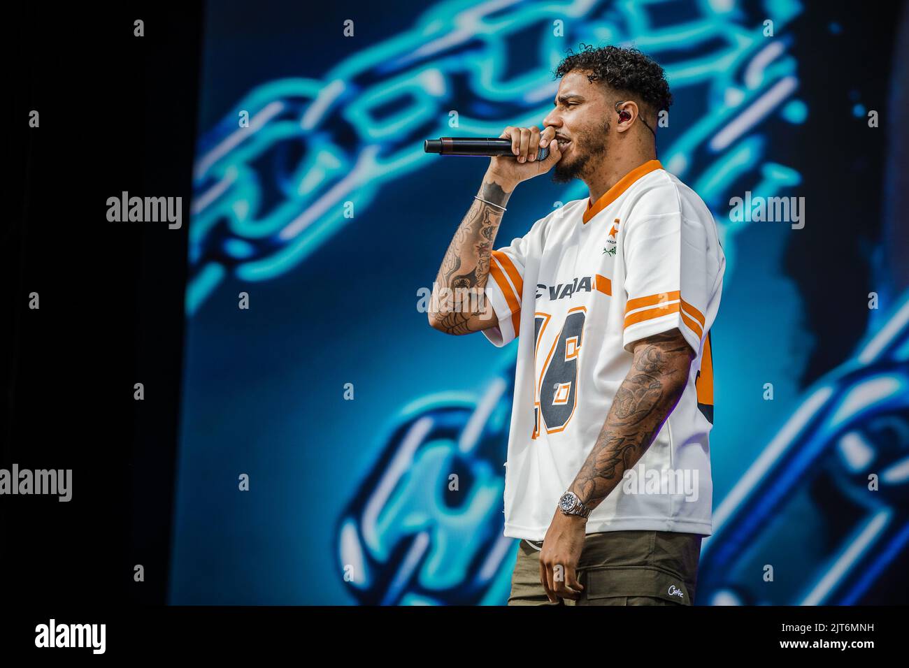 Leeds, Regno Unito. 28th ago, 2022. AJ Tracey si esibisce dal vivo sul palco al Leeds Festival, Regno Unito. Credit: Andy Gallagher/Alamy Live News Foto Stock