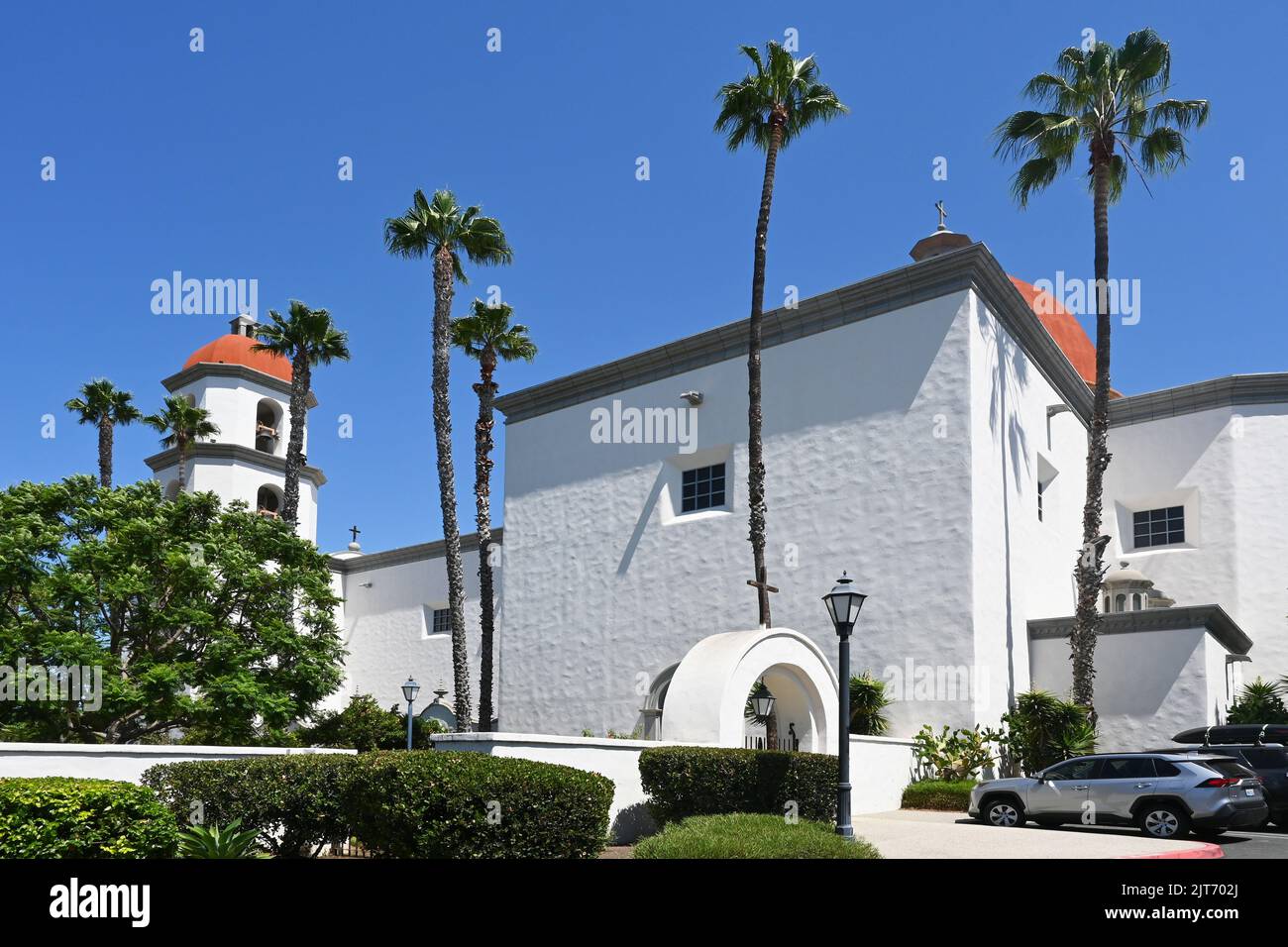 SAN JUAN CAPISTRANO, CALIFORNIA - 26 AGOSTO 2022: Basilica della missione. La chiesa parrocchiale si trova a nord-ovest della Missione San Juan Capistrano. Foto Stock