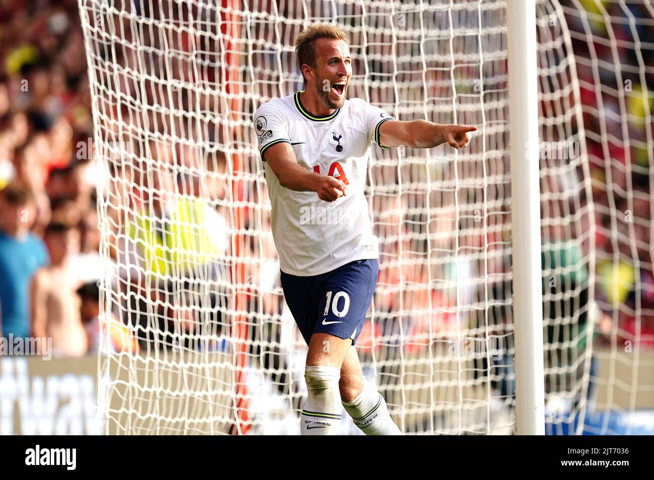 Harry Kane di Tottenham Hotspur festeggia il secondo goal della partita della Premier League al City Ground di Nottingham. Data immagine: Domenica 28 agosto 2022. Foto Stock