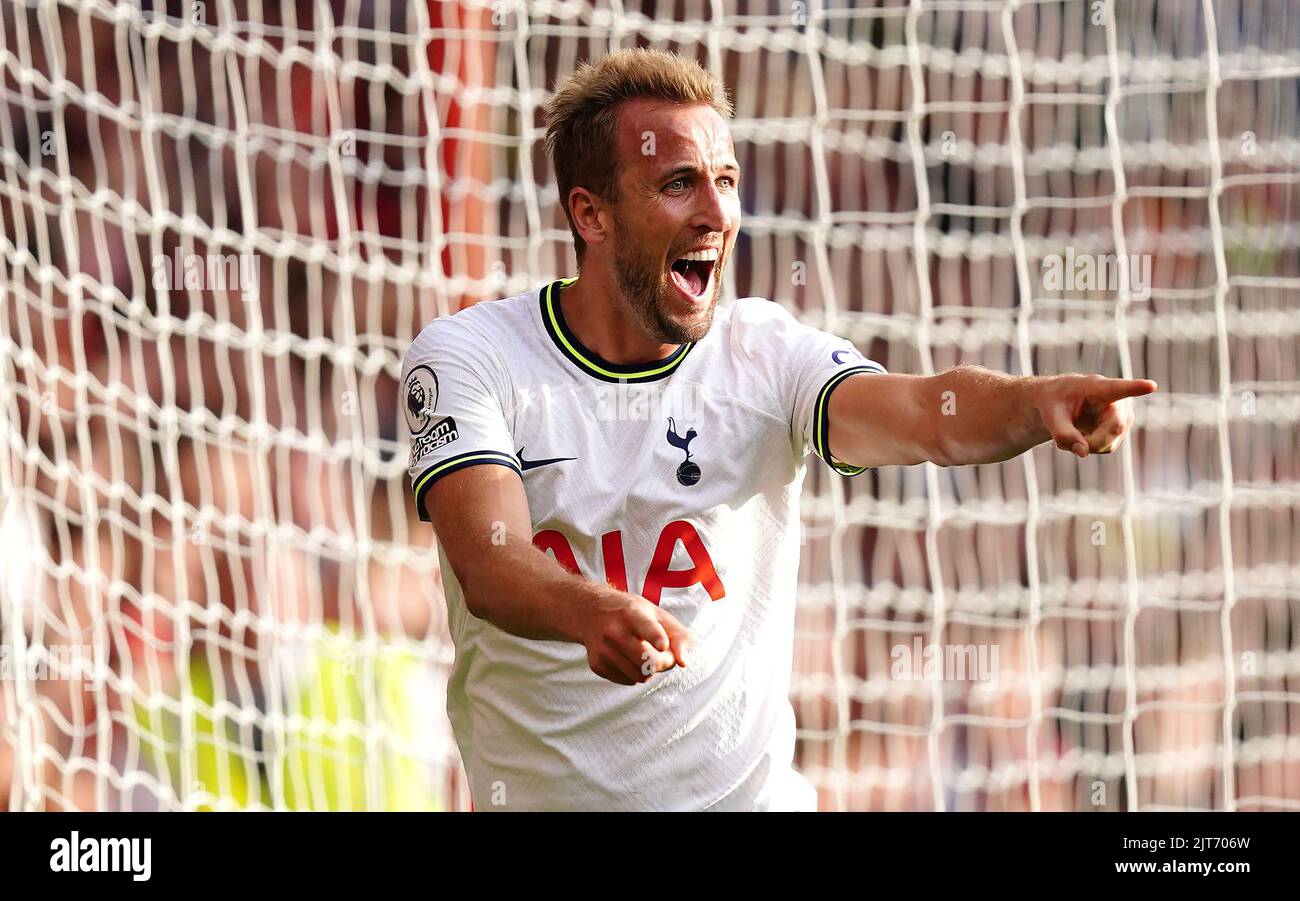 Harry Kane di Tottenham Hotspur festeggia il secondo goal della partita della Premier League al City Ground di Nottingham. Data immagine: Domenica 28 agosto 2022. Foto Stock
