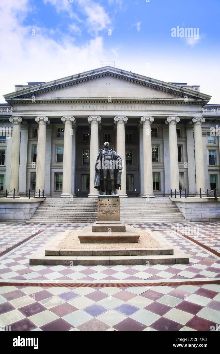 Il Treasury Building degli Stati Uniti a Washington DC con una statua di Alexander Hamilton di fronte. Foto Stock