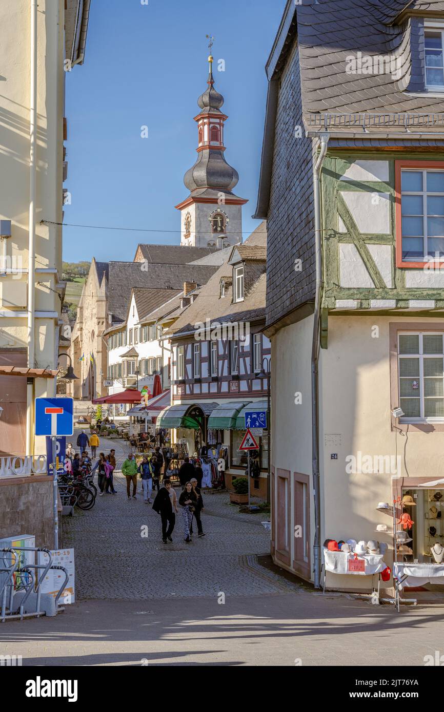 Markt Street e la chiesa cattolica di San Jakobus, Rudesheim am Rhein Foto Stock