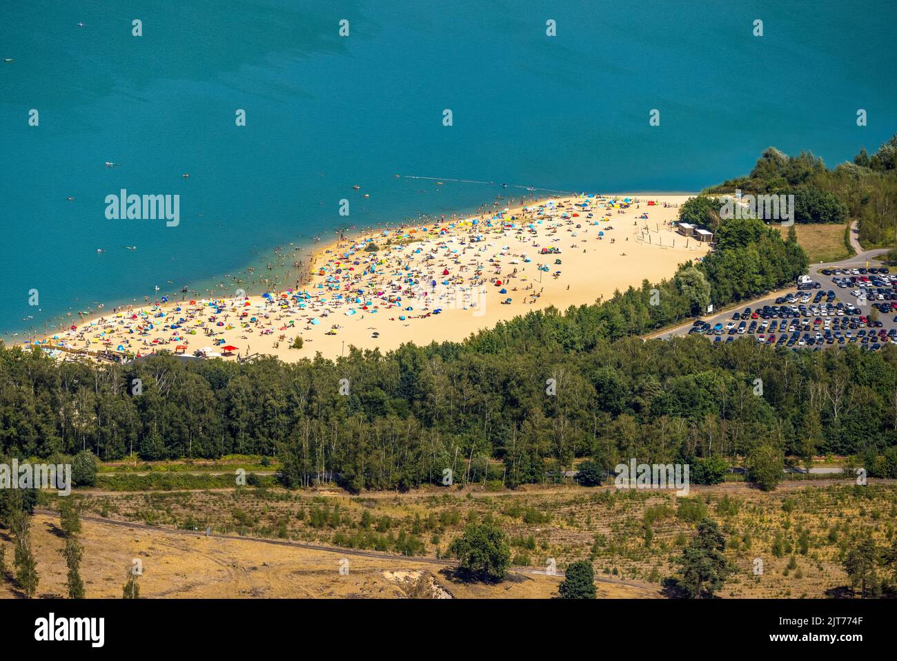 Vista aerea bagnanti nel lago d'argento Haltern vicino a Sythen, corsa alle acque turchesi a oltre 30 gradi, Lehmbraken, Haltern am See, Ruhr zona, Nor Foto Stock