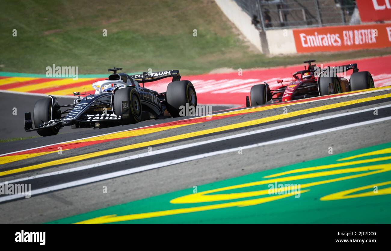 Spa, Belgio. 28th ago, 2022. Il pilota francese Pierre Gasly della Scuderia AlphaTauri e il pilota monegasco Charles Leclerc della Scuderia Ferrari hanno ritratto in azione durante il Gran Premio del Belgio F1, a Spa-Francorchamps, domenica 28 agosto 2022. Il Gran Premio di Formula uno di Spa-Francorchamps si svolge questo fine settimana, dal 26th al 28th agosto. BELGA PHOTO VIRGINIE LEFOUR Credit: Agenzia Notizie Belga/Alamy Live News Foto Stock