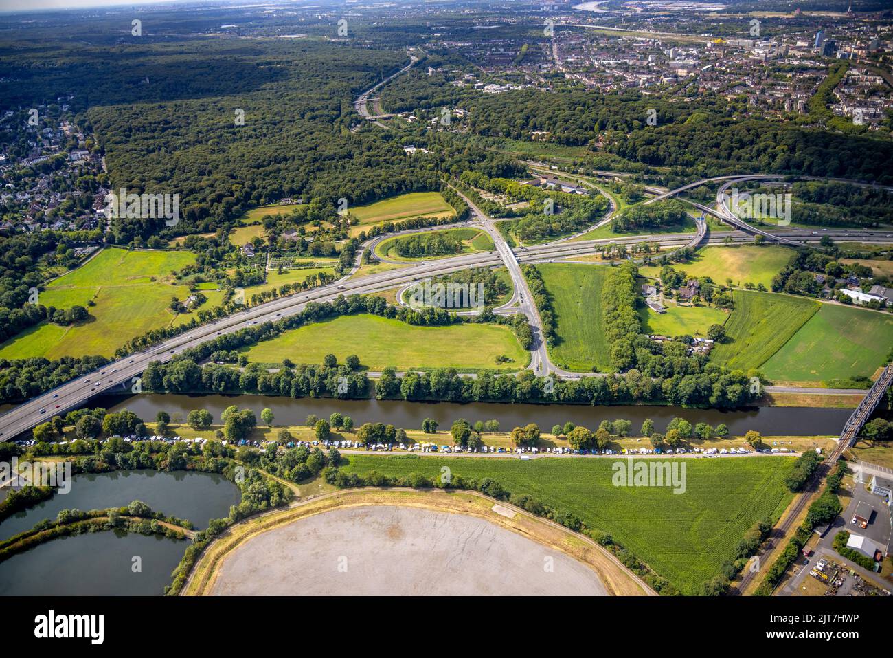 Veduta aerea, campeggio con tende e case mobili al fiume Ruhr, superstrada A40, Speldorf - Northwest, Mülheim an der Ruhr, Ruhr area, Nord Reno-Wes Foto Stock
