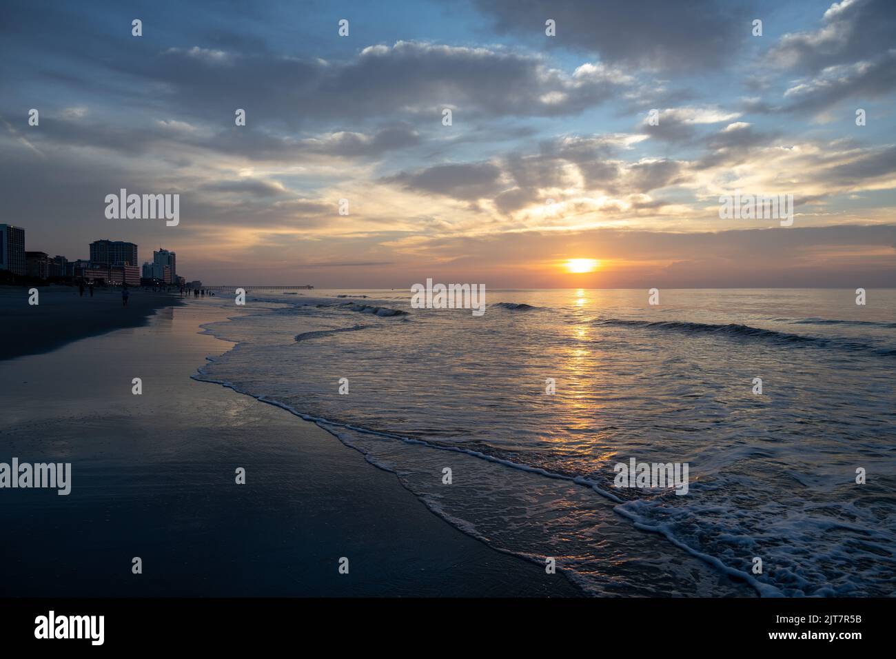 Osservare l'alba a Myrtle Beach, South Carolina Foto Stock