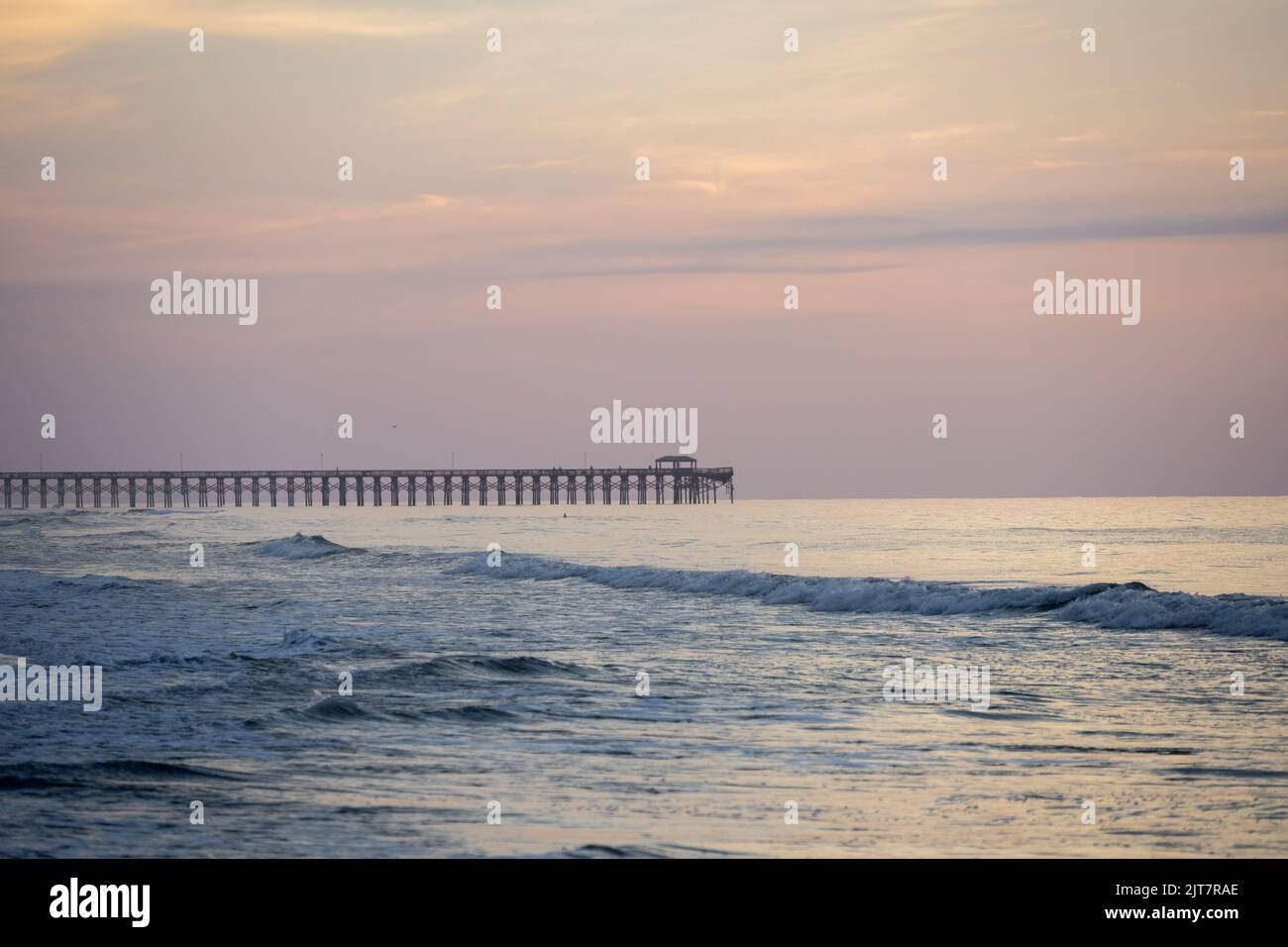 Osservare l'alba a Myrtle Beach, South Carolina Foto Stock