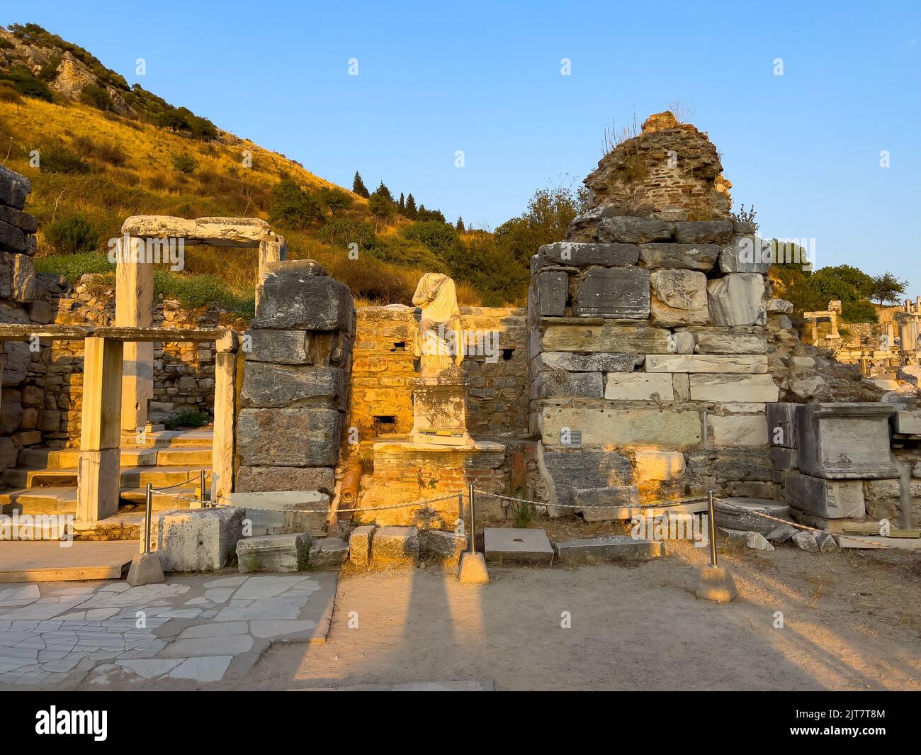 Efeso Città Antica Terme di Scholastica, Vista frontale del bagno scolastico nell'antica città di Efeso Foto Stock