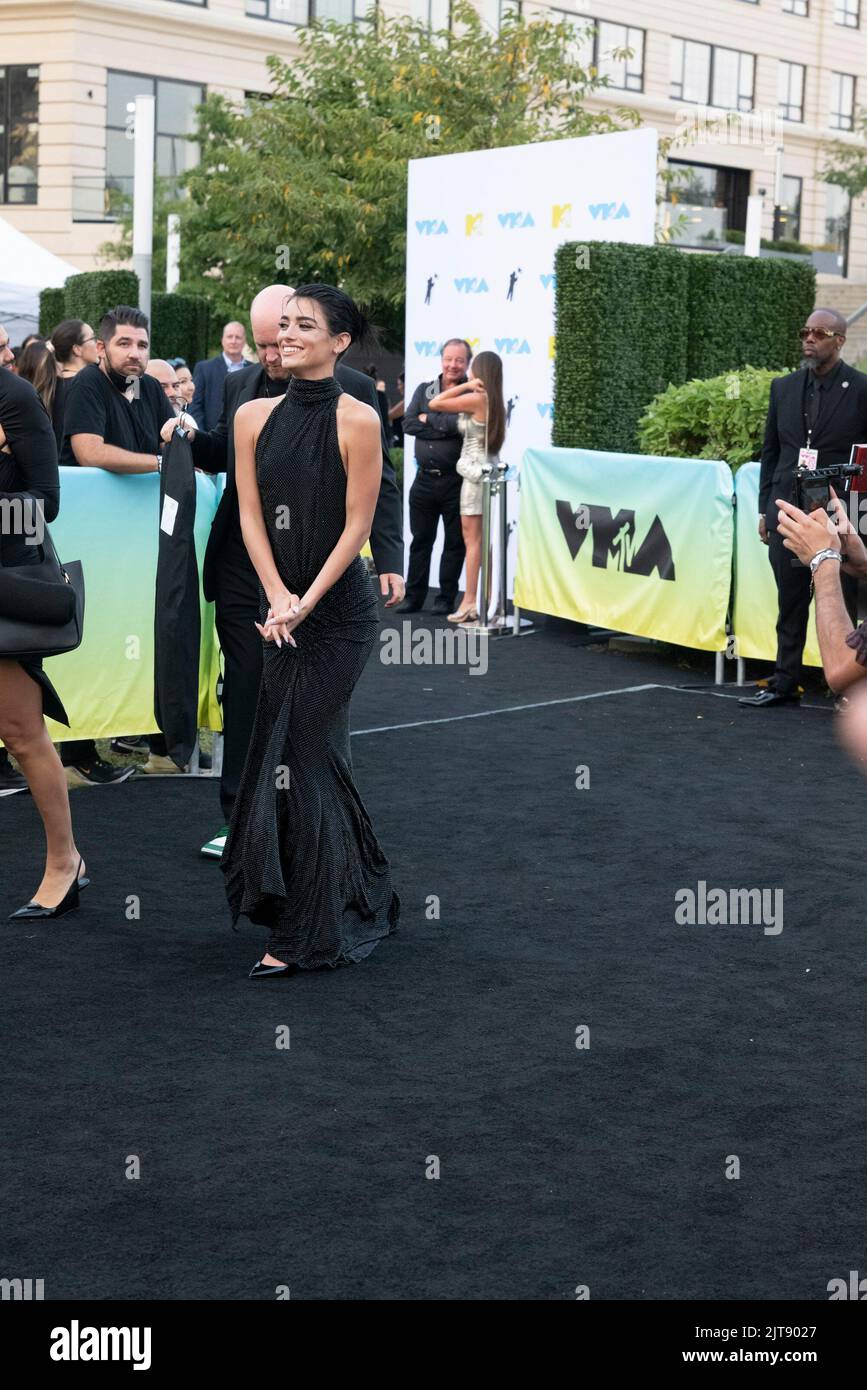 Newark, New Jersey, Stati Uniti. 28th ago, 2022. DIXIE D'AMELIO appare davanti al tappeto rosso che indossa Alexandre Vauthier Couturedurante lo spettacolo MTV Awards al Prudential Center di Newark, New Jersey. (Credit Image: © Brian Branch Price/ZUMA Press Wire) Foto Stock