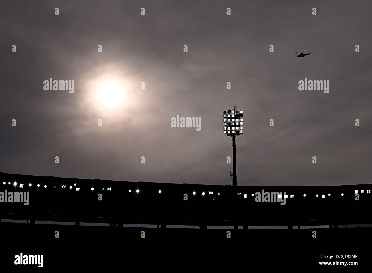 Verona, Italia. 28 agosto 2022. Lo stadio del Marcantonio Bentegodi è visto come un elicottero che vola nel cielo prima della Serie Una partita di calcio tra Hellas Verona FC e Atalanta BC. Credit: Nicolò campo/Alamy Live News Foto Stock