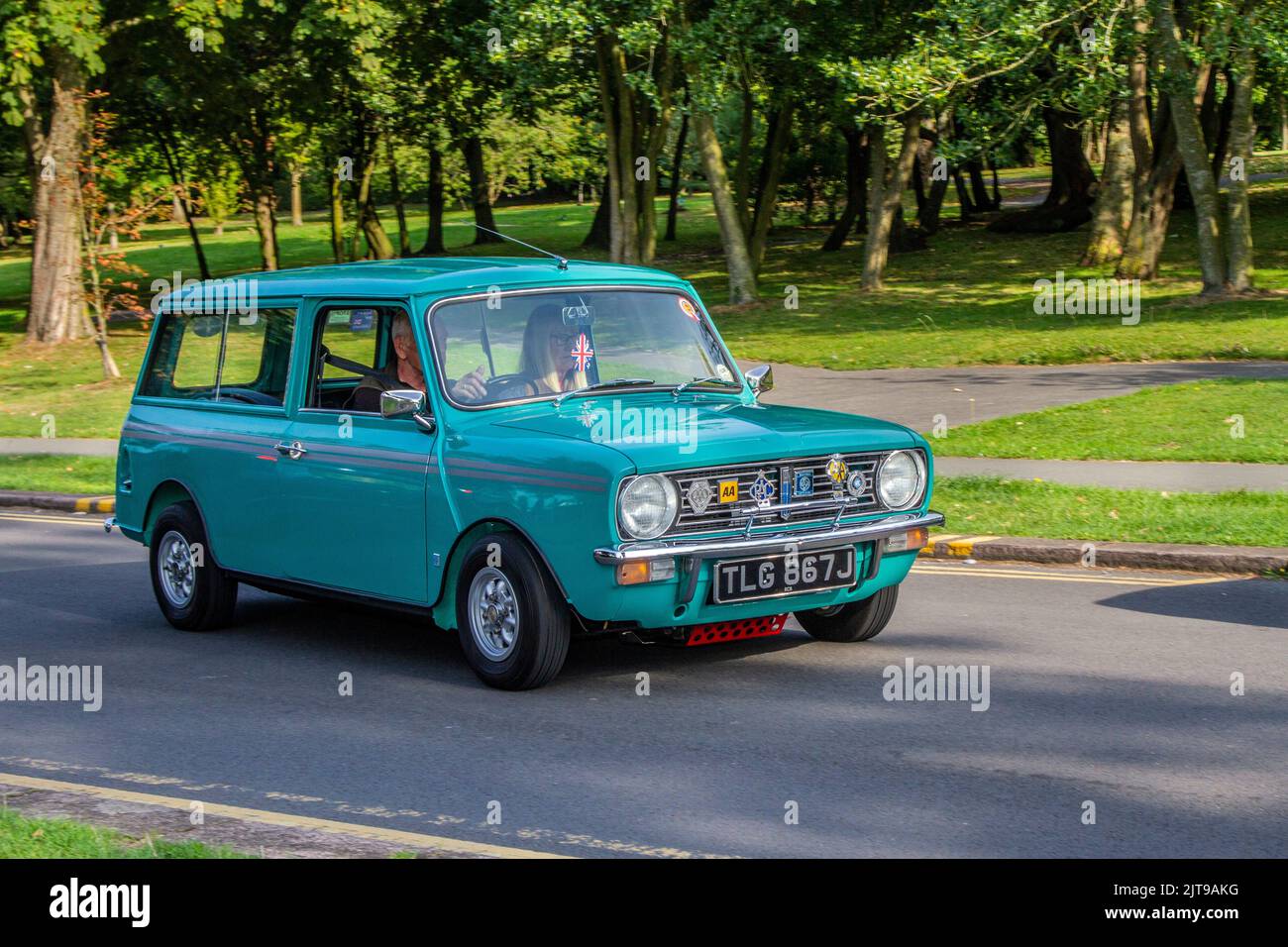 1970 70s anni settanta AUSTIN MINI CLUBMAN Estate 1275cc benzina; arrivo all'annuale Stanley Park Classic Car Show nei Giardini Italiani. Stanley Park Classics Yesteryear Motor Show Hosted by Blackpool Vintage Vehicle Preservation Group, UK. Foto Stock
