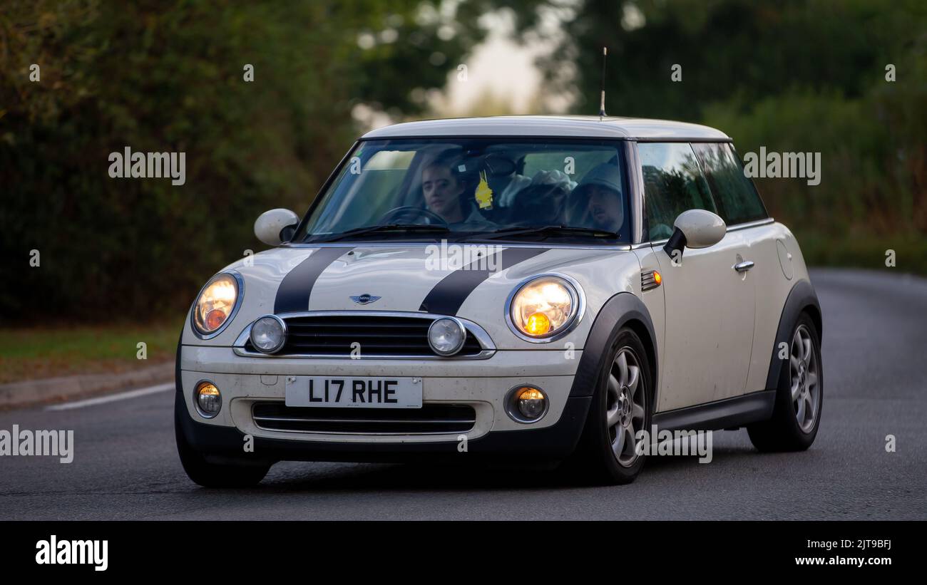 2008 1397cc mini bianco con strisce Foto Stock