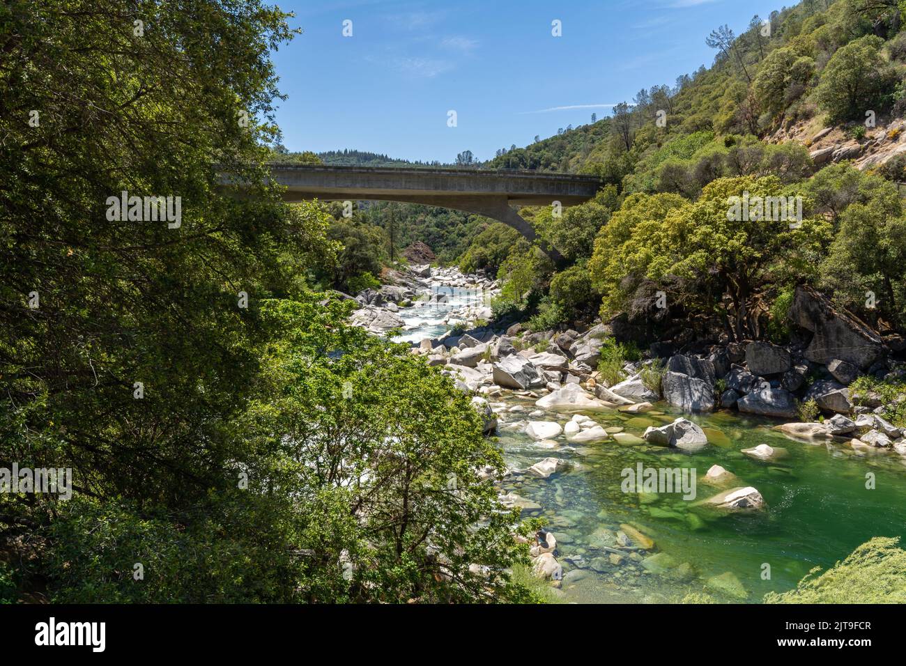 Il fiume Yuba in California e il suo letto roccioso. Foto Stock