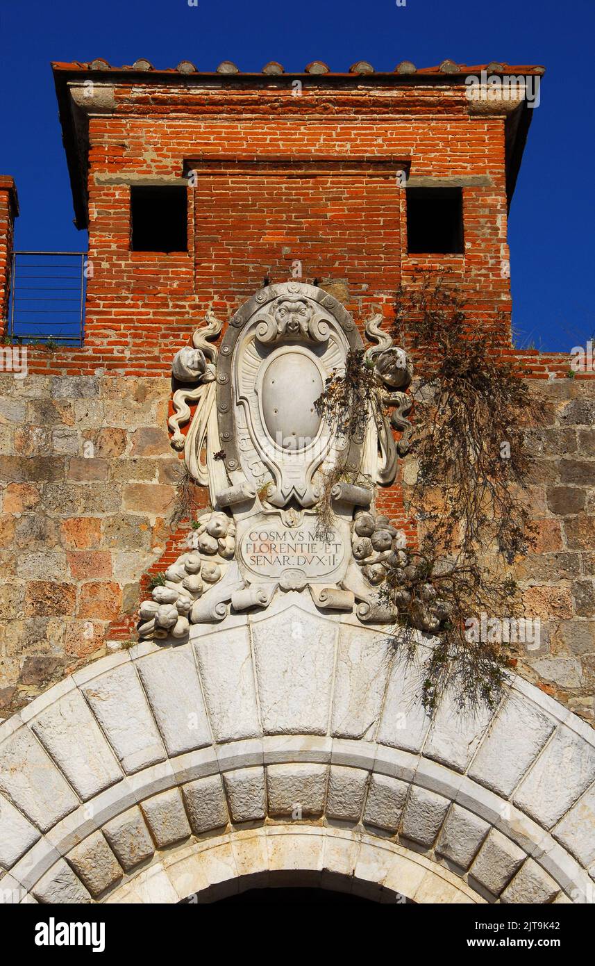 'Porta Nuova', una porta di Rianissance sulle antiche mura pisane, eretta nel 1562 Foto Stock