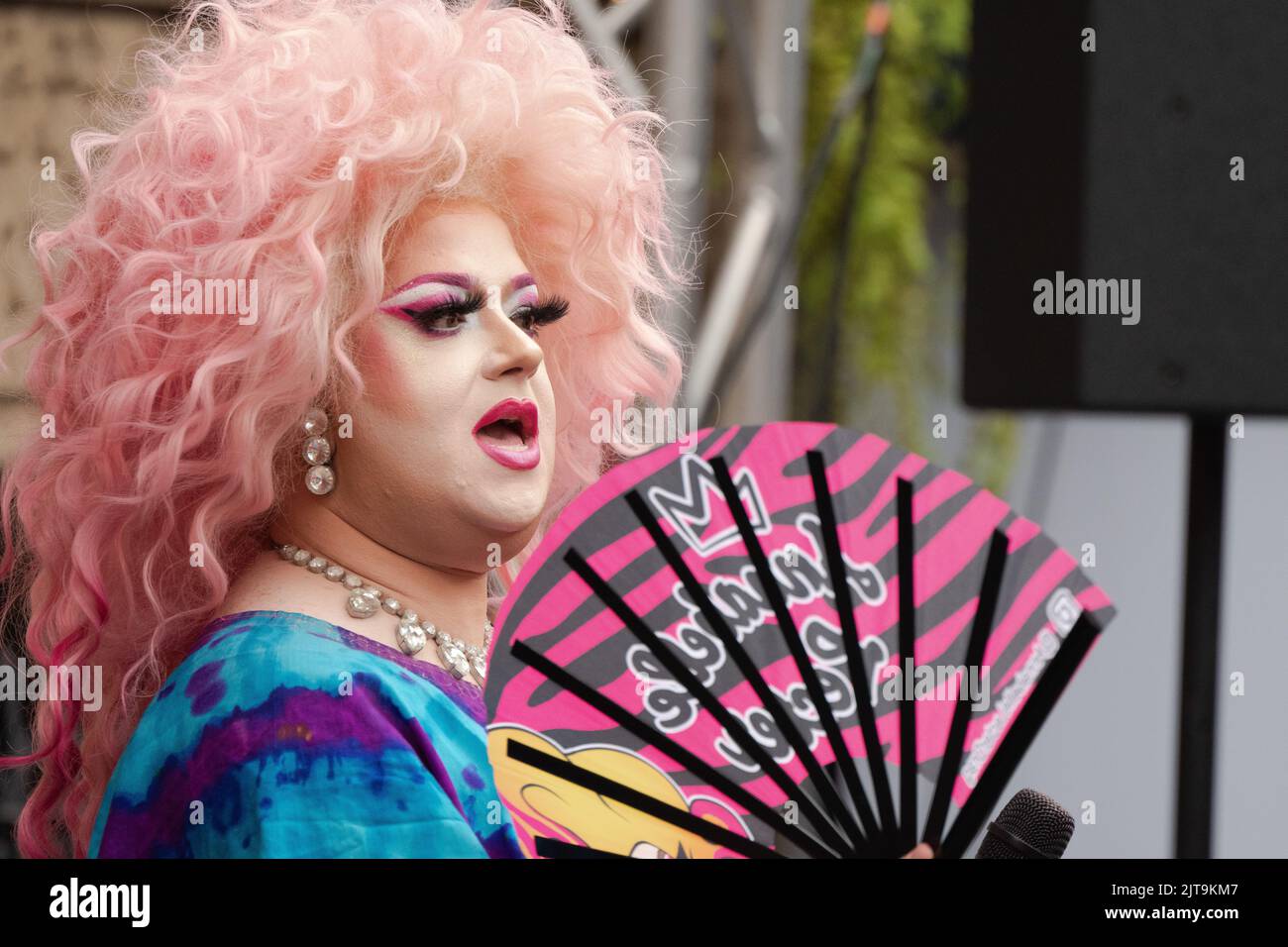 Manchester, Regno Unito. 28th ago, 2022. Drag ACT cantante a Manchester Pride Domenica 28th agosto. Foto garyroberts/worldwidefeatures.com Credit: GaryRobertsphotography/Alamy Live News Foto Stock