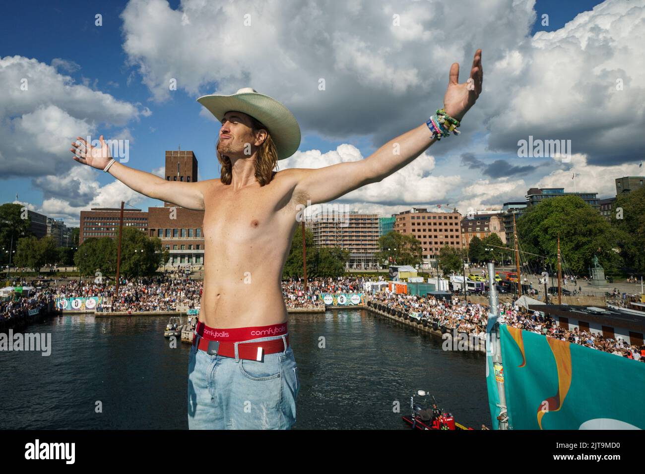 Oslo 20220827.Anders Rox Friberg si prepara per il primo salto in Døds 2022, chiamato anche Campionato del mondo di Døds, a Raadhuskaia a Oslo. Foto: Heiko Junge / NTB Foto Stock