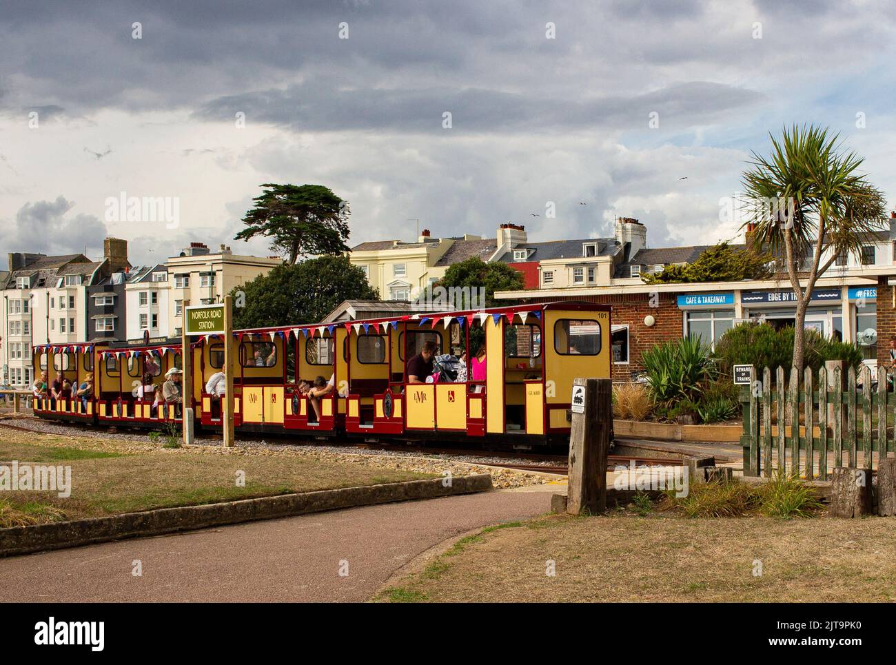 Ferrovia in miniatura di Littlehampton, che va dai Norfolk Gardens a Mewsbrook Park, Littlehampton, West Sussex, Regno Unito Foto Stock