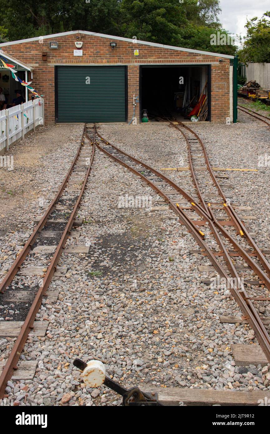 La ferrovia in miniatura di Littlehampton, che va dai Norfolk Gardens a Mewsbrook Park, Littlehampton, West Sussex, Regno Unito, mostra i binari ferroviari Foto Stock