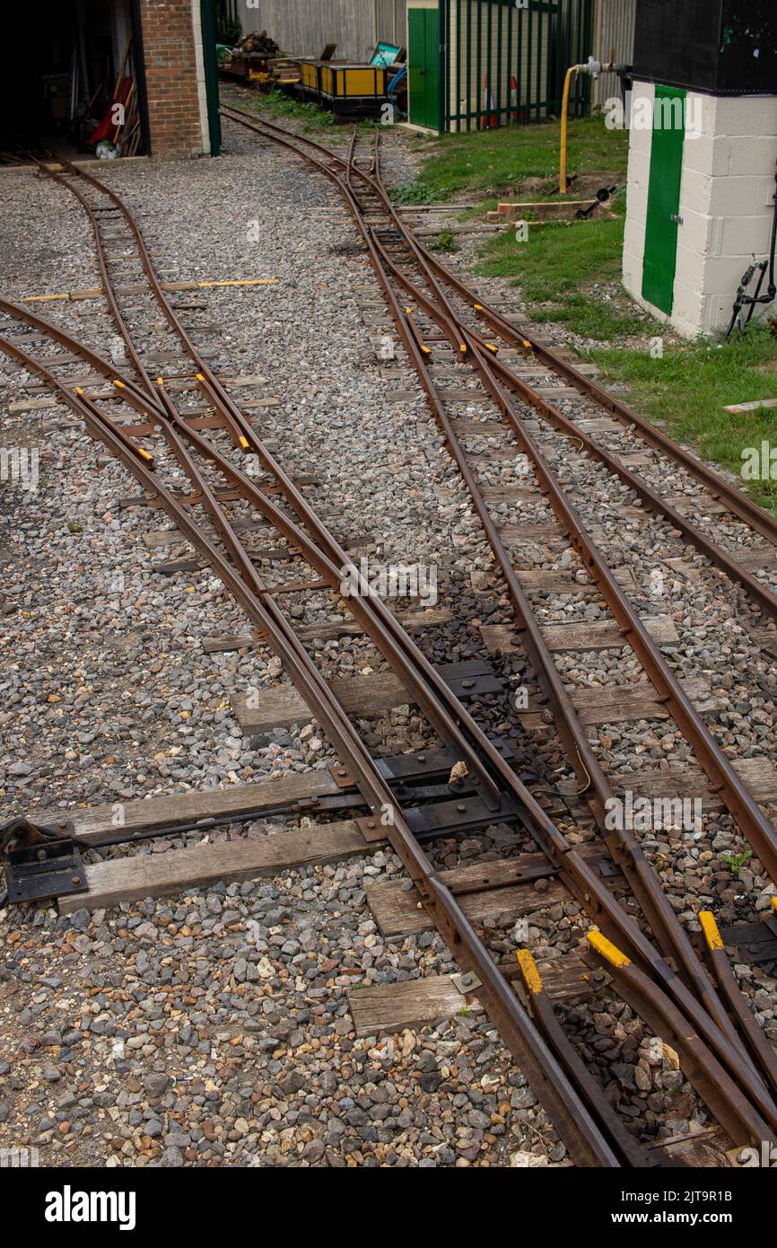 La ferrovia in miniatura di Littlehampton, che va dai Norfolk Gardens a Mewsbrook Park, Littlehampton, West Sussex, Regno Unito, mostra i binari ferroviari Foto Stock