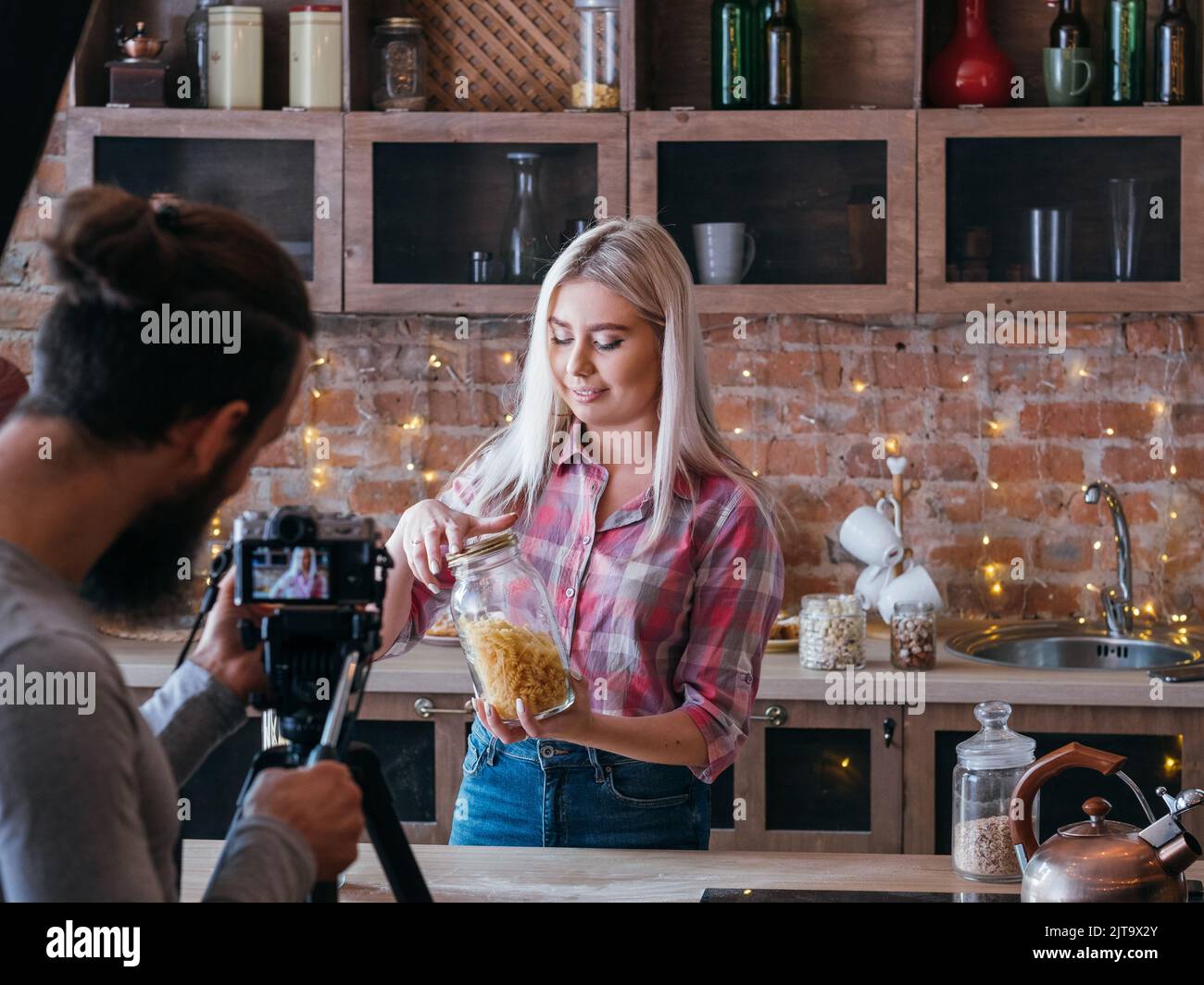 cucina blog nutrizione coppia stile di vita aziendale Foto Stock