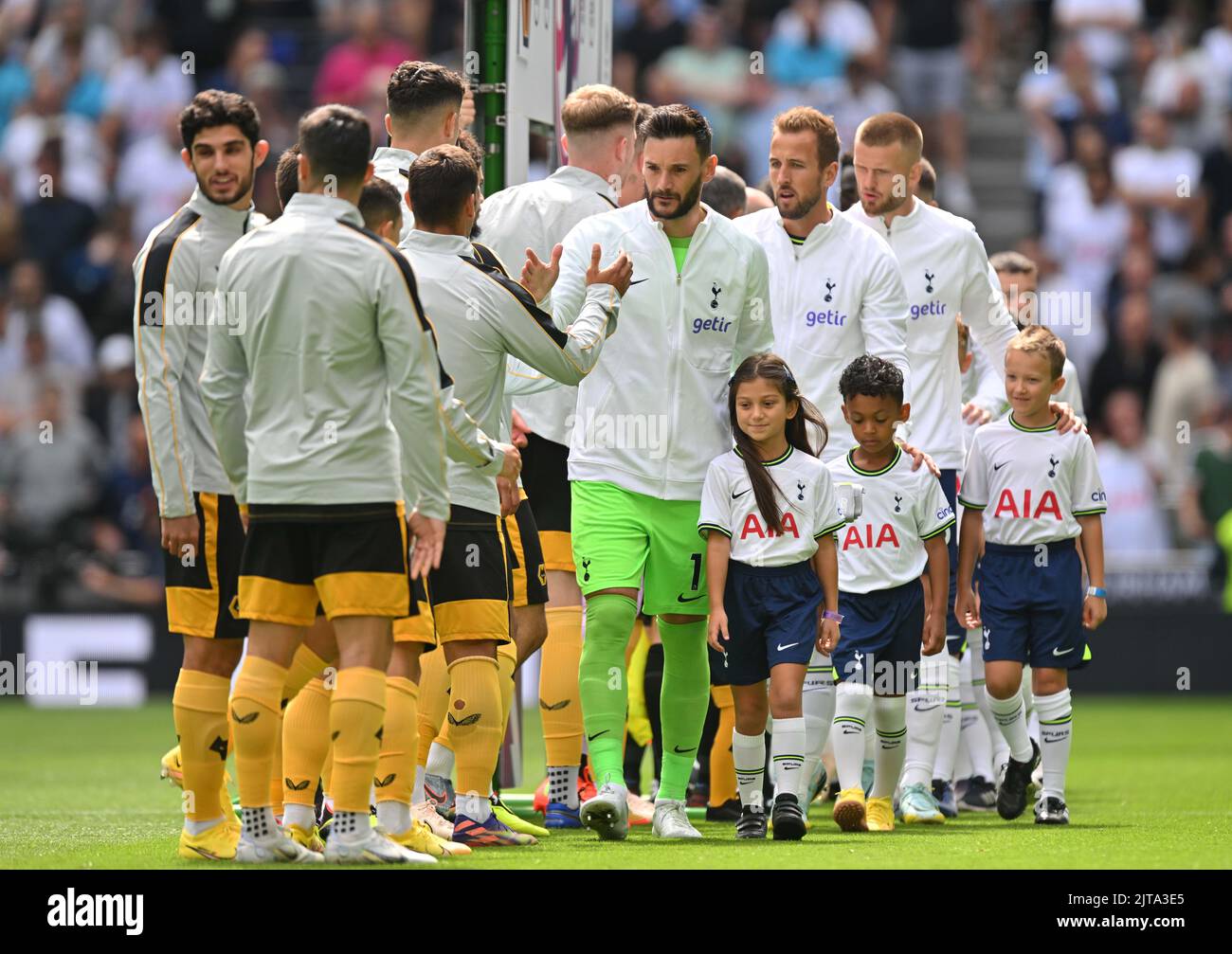 20 ago 2022 - Tottenham Hotspur v Wolverhamoton Wanderers - Premier League - Tottenham Hotspur Stadium Tottenham Hotspur il capitano Hugo Lloris guida la sua squadra durante la partita della Premier League contro Wolves. Foto : Mark Pain / Alamy Live News Foto Stock