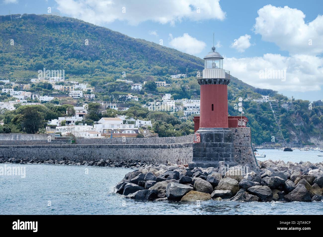 Particolare della casa di luce all'ingresso del porto di ischia in italia Foto Stock