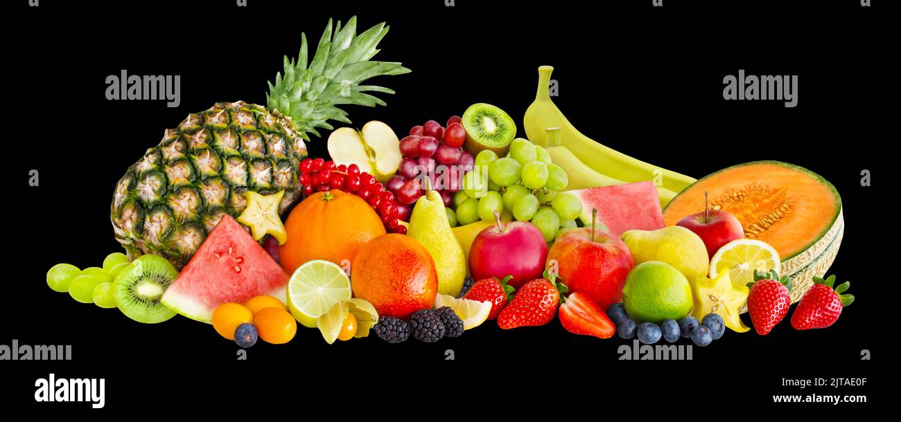 Vari frutti freschi su sfondo nero Foto Stock