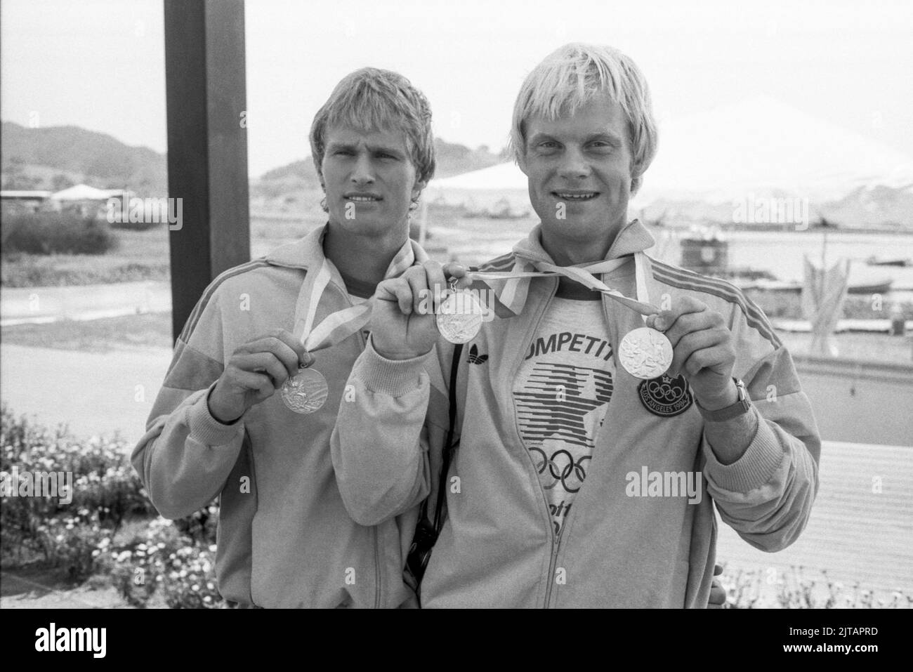 GIOCHI ESTIVI OLIMPICI A LOS ANGELES 1984Per Inge Bengtsson e Lars Erik Moberg Svezia atleta di canoa con i loro Silvermedals a partire da K2 500 m. Foto Stock