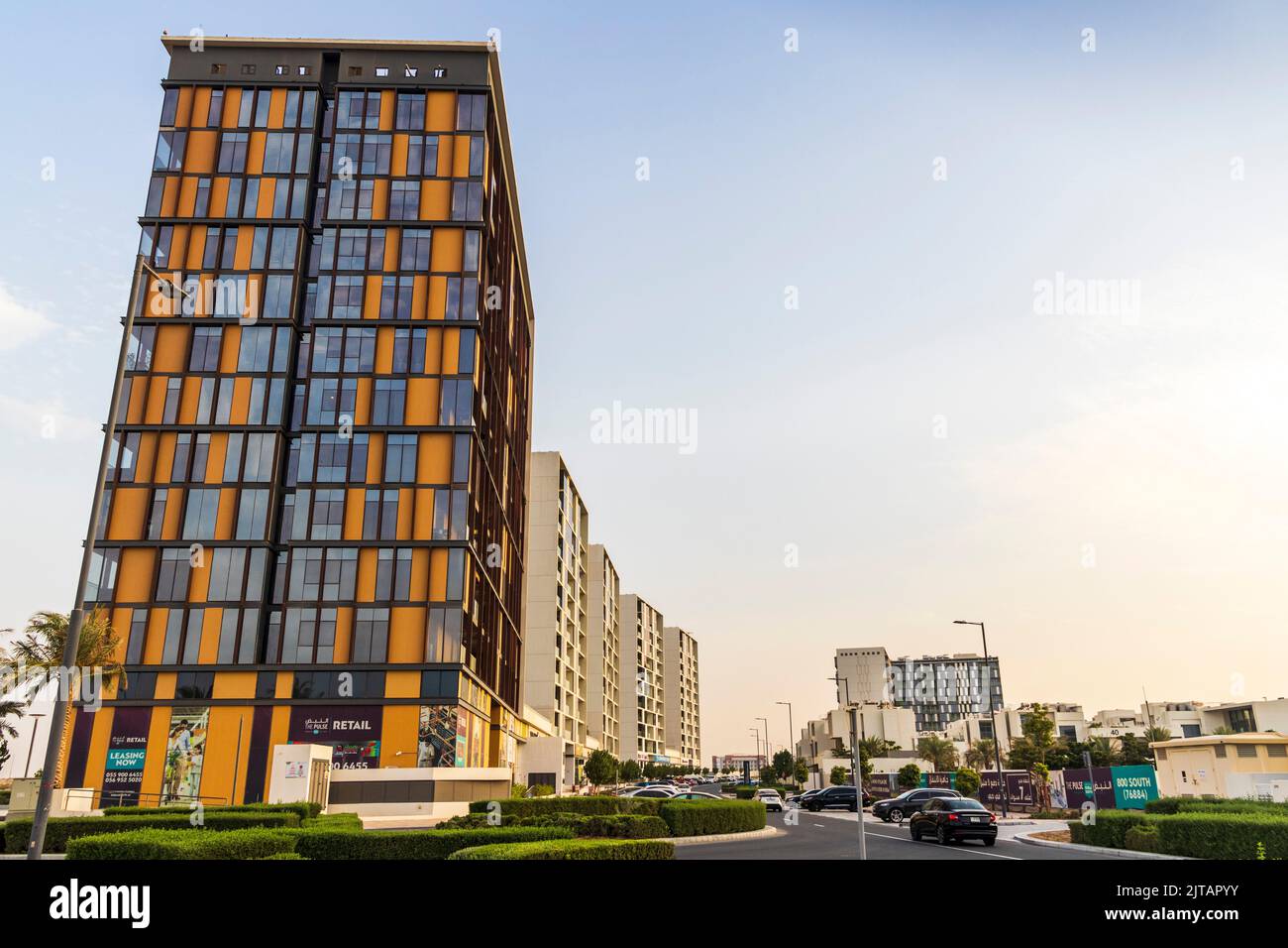 Dubai, Emirati Arabi Uniti - 08.16.2022 - edifici nella residenza pulse, Dubai Sud Foto Stock