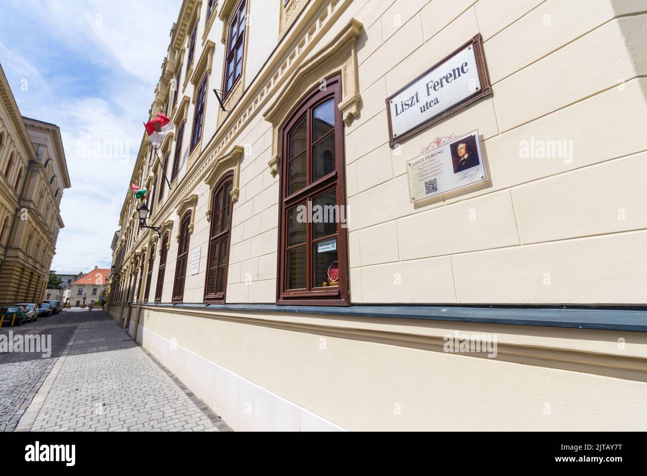 Lapide commemorativa di Ferenc Franz Liszt in via che prende il nome da lui sul muro della Scuola grammaticale Istvan Szechenyi, Sopron, Ungheria Foto Stock