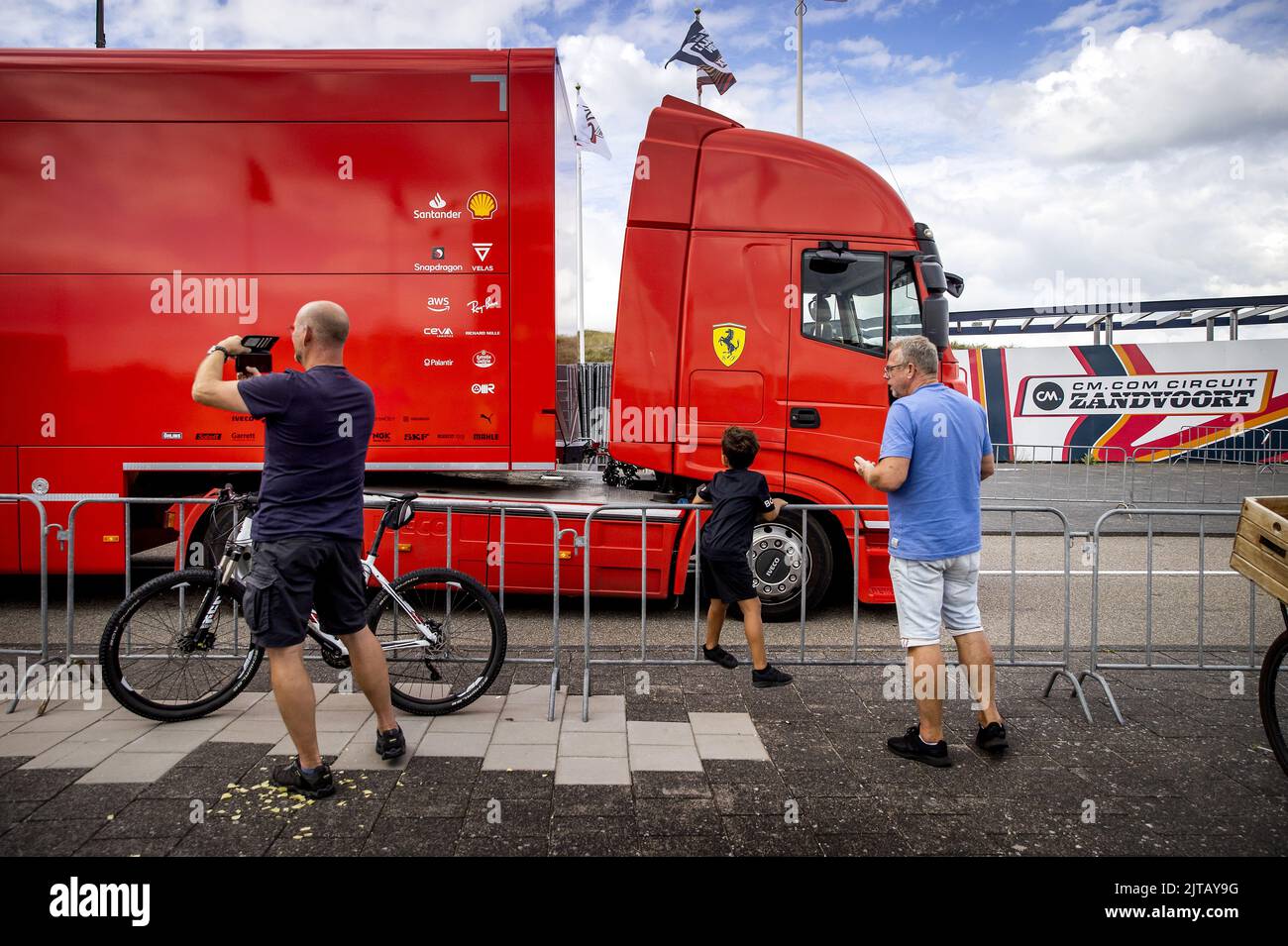 ZANDVOORT - il team di Formula 1 Ferrari arriva sul circuito di Zandvoort, dove si terrà il prossimo weekend la gara di Formula 1 del Gran Premio d'Olanda. KOEN VAN WEEL Foto Stock
