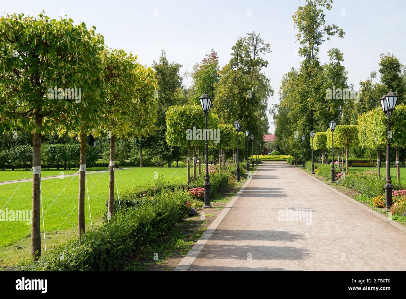 Ramon, Regione di Voronezh, Russia. 19 agosto 2021. giardino del Palazzo di Oldenburg. Complesso di palazzi degli Oldenburgskys. Questo è l'unico posto di res Foto Stock