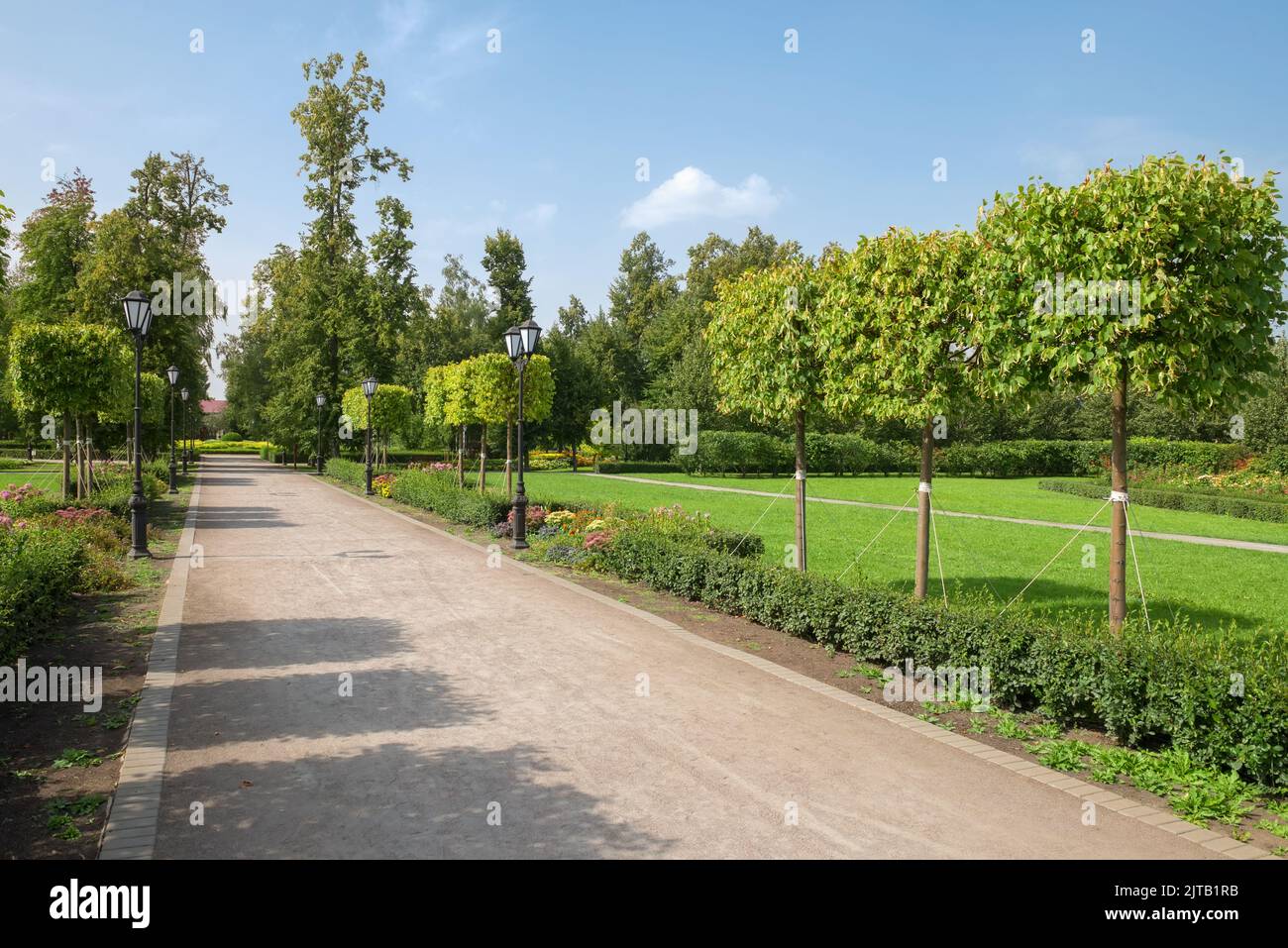Ramon, Regione di Voronezh, Russia. 19 agosto 2021. giardino del Palazzo di Oldenburg. Complesso di palazzi degli Oldenburgskys. Questo è l'unico posto di res Foto Stock