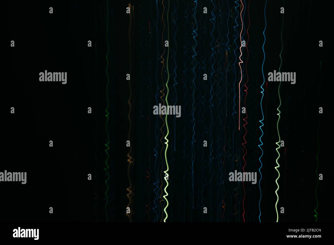 luci multicolore al neon forma d'onda linee verticali Foto Stock