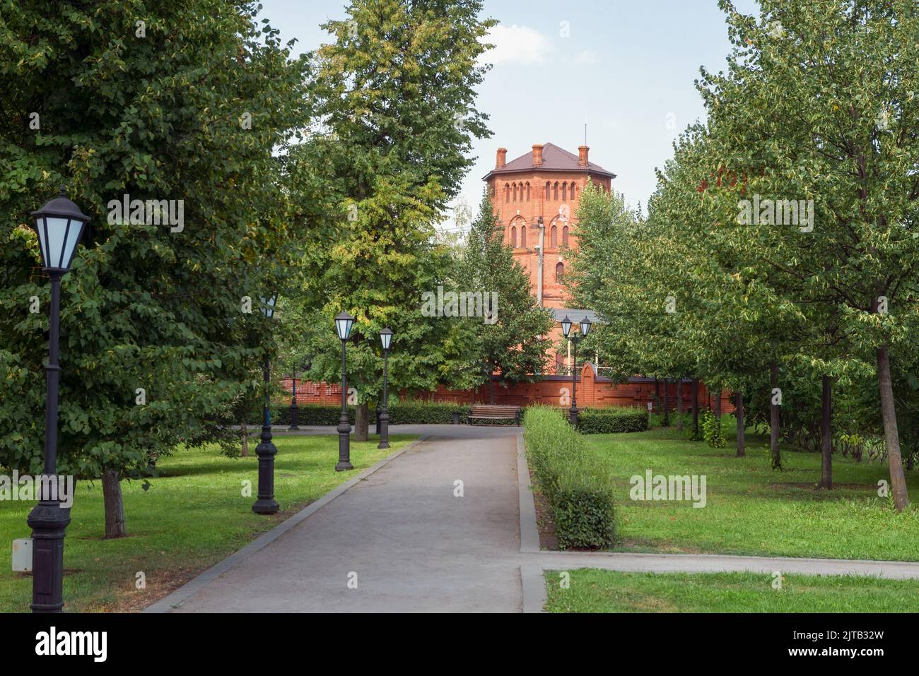 Ramon, Regione di Voronezh, Russia. 19 agosto 2021. giardino del Palazzo di Oldenburg. Complesso di palazzi degli Oldenburgskys. Questo è l'unico posto di res Foto Stock
