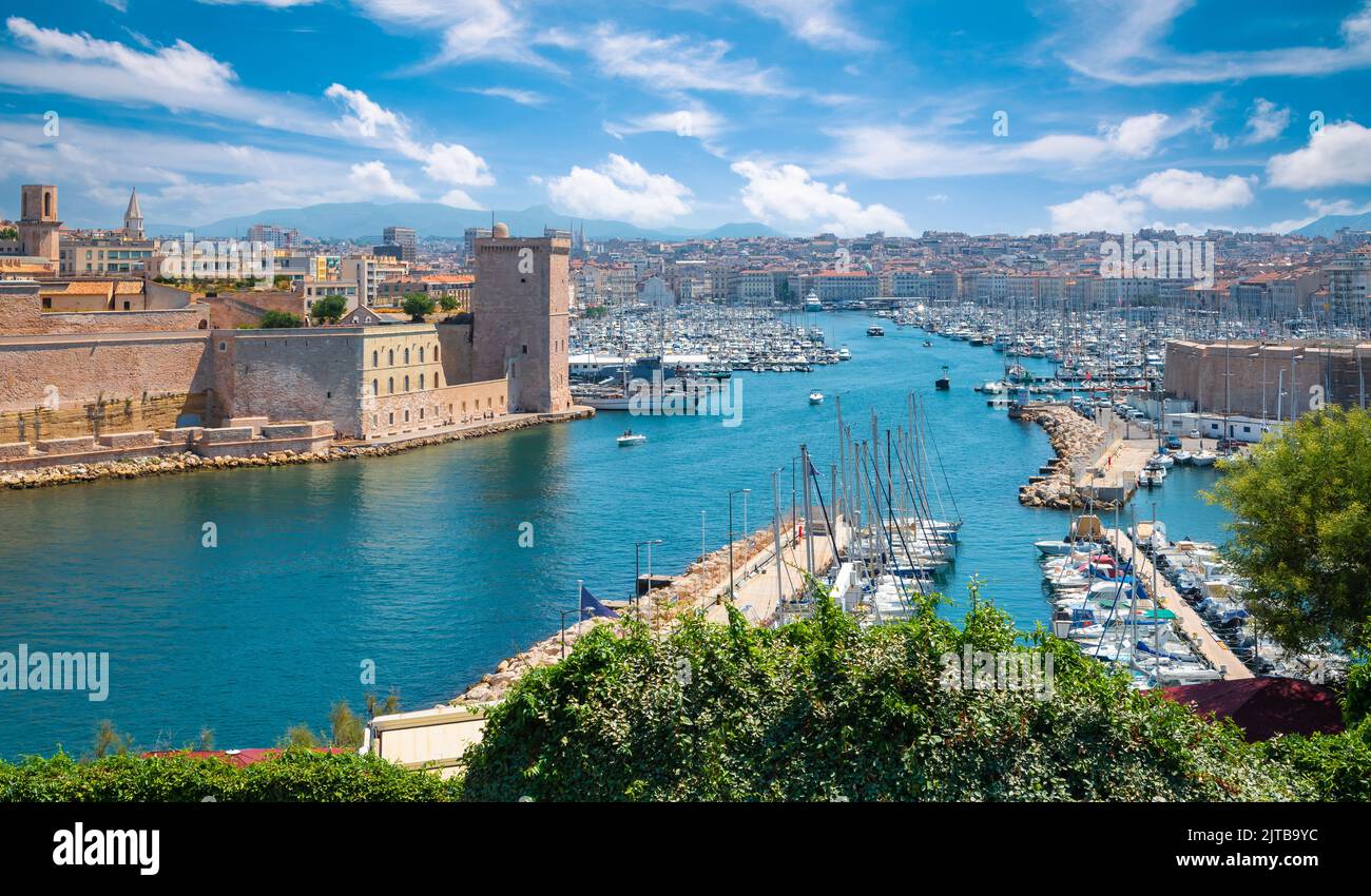 Marsiglia porto paesaggio con vecchio Fort Saint-Jean, Francia. Foto Stock