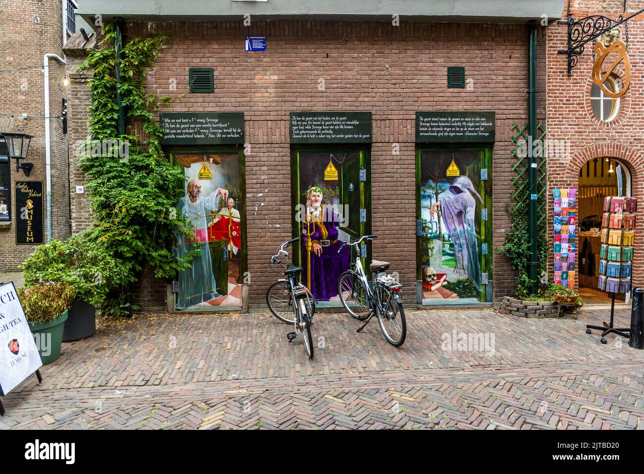 Una volta all'anno il Charles Dickens Festival si svolge nel distretto montano di Deventer, nei Paesi Bassi. I murales lo proclamano durante tutto l'anno Foto Stock
