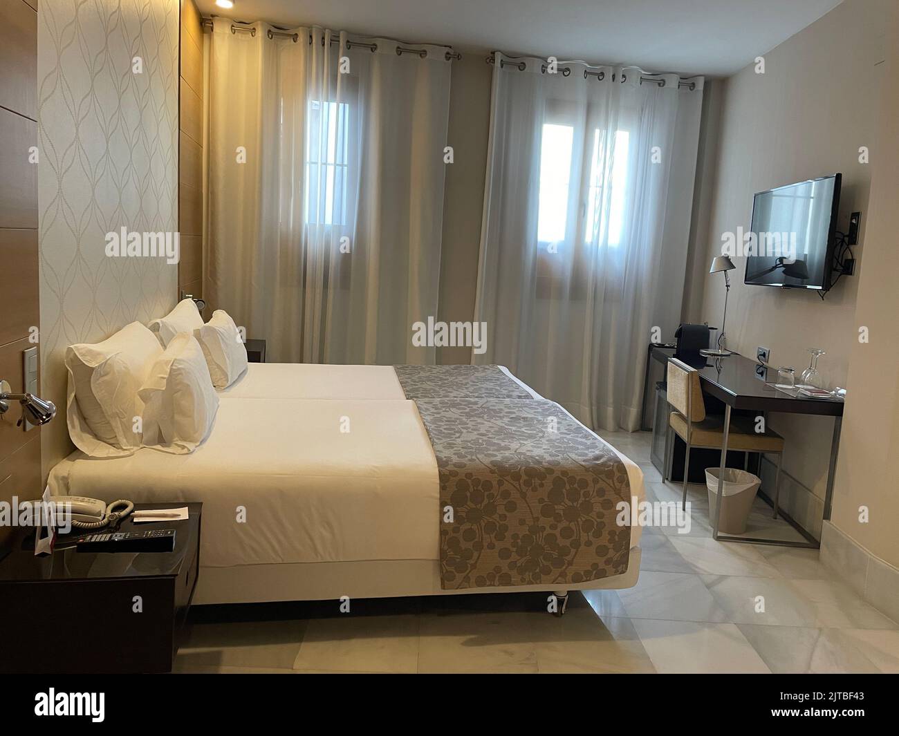 Camera semplice e accogliente dell''NH Collection Amistad Hotel Foto Stock