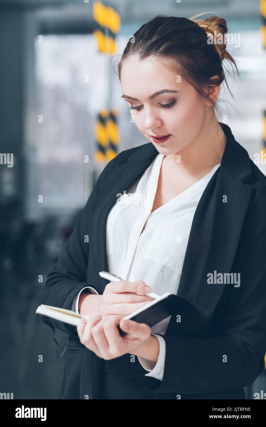 note intern. importanti per il business dei dipendenti aziendali Foto Stock