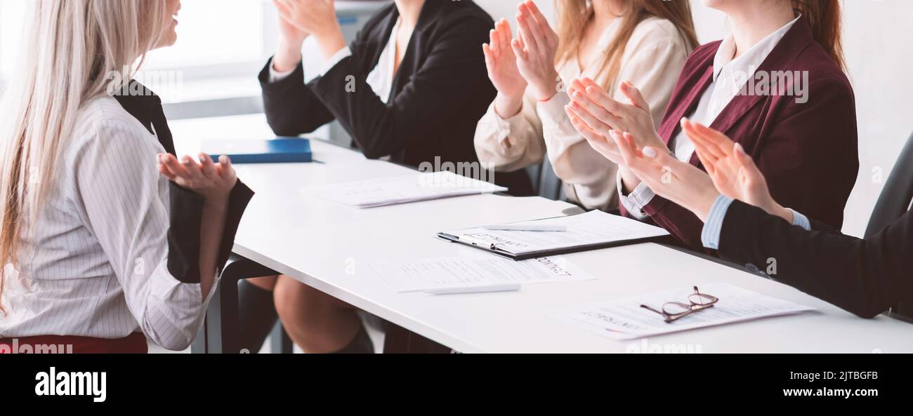 intervista di lavoro donne potenza solidarietà rispetto Foto Stock