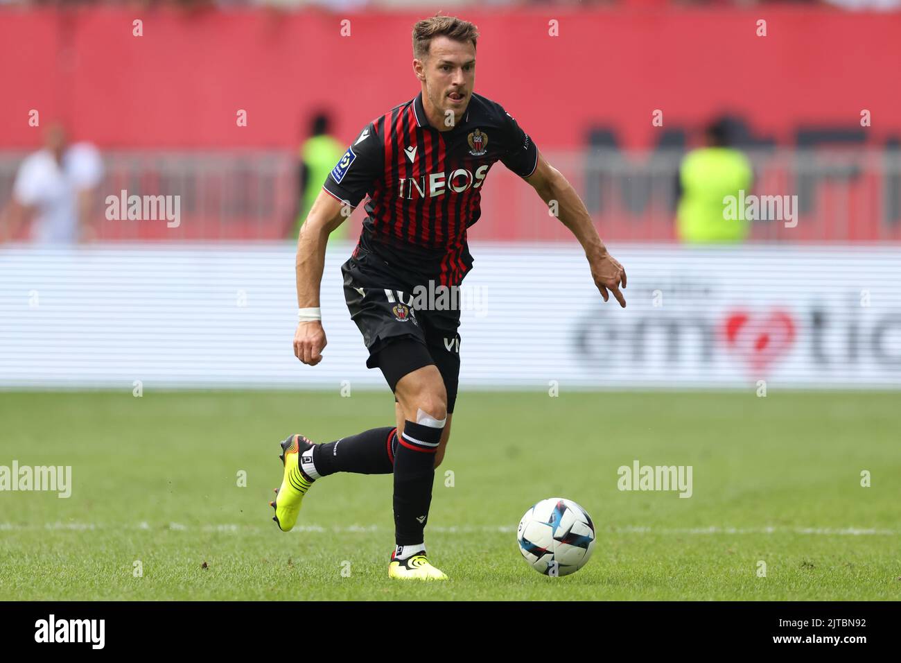 Nizza, Francia, 28th agosto 2022. Aaron Ramsey di OGC Nice durante la partita Uber Eats Ligue 1 allo stadio Allianz Riviera di Nizza. L'immagine di credito dovrebbe essere: Jonathan Moskrop / Sportimage Foto Stock