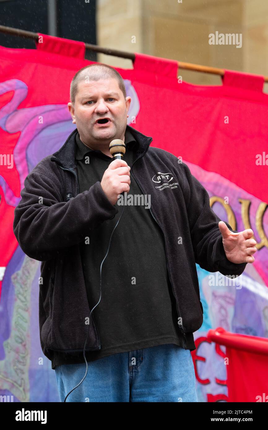 Gordon Martin RMT Scotland Regional Organiser intervenendo al Joint Union Strike Rally di Glasgow il 26 agosto 2022 Foto Stock