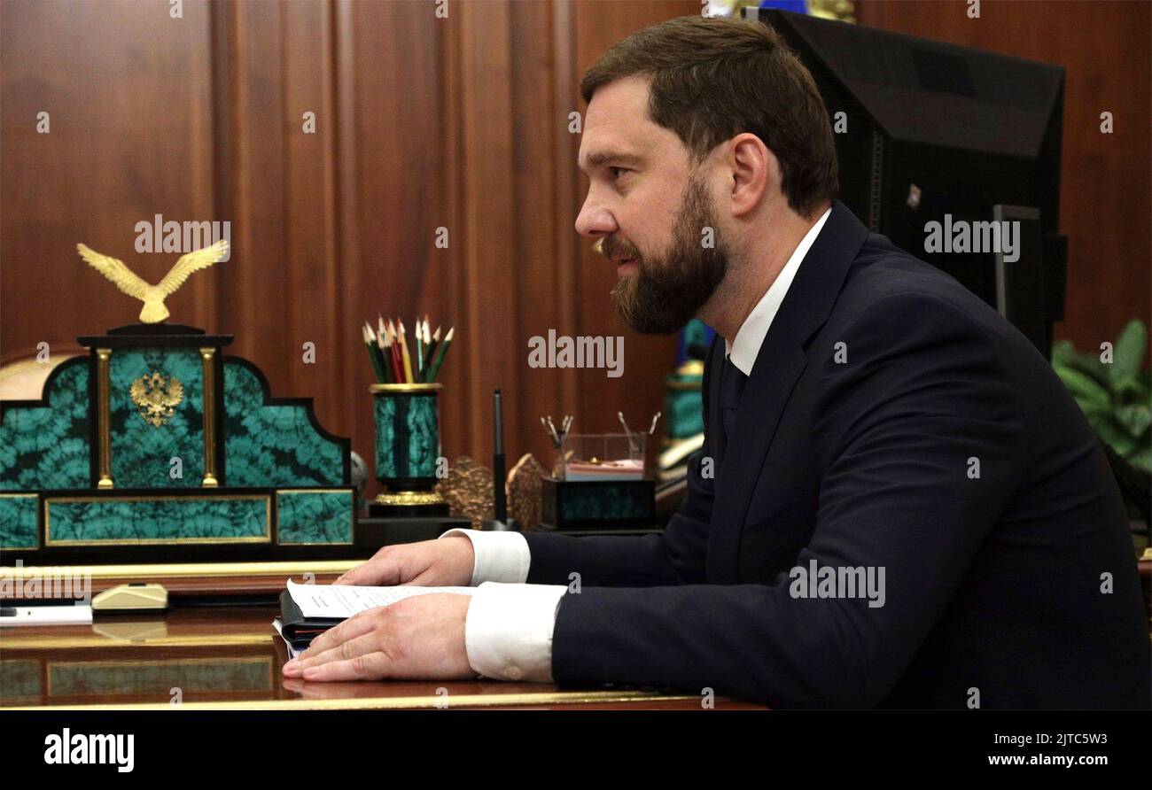 Mosca, Russia. 29th ago, 2022. Capo dell'Agenzia federale per gli affari etnici Igor Barinov, durante un incontro faccia a faccia con il presidente russo Vladimir Putin al Cremlino, il 29 agosto 2022 a Mosca, Russia. Credit: Mikhail Klimentyev/Kremlin Pool/Alamy Live News Foto Stock