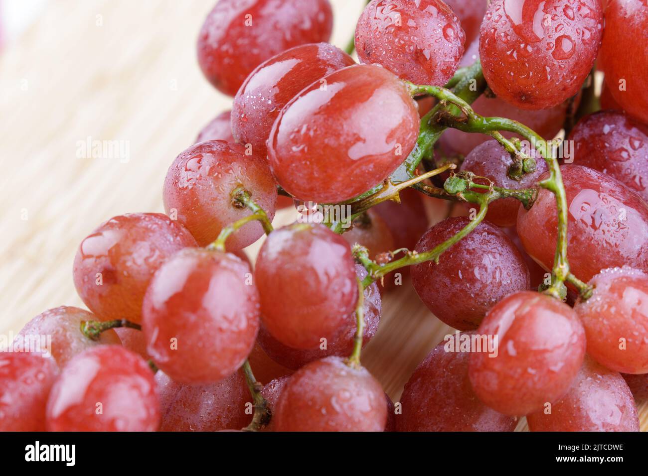 Primo piano di deliziose uve biologiche con spazio copia Foto Stock