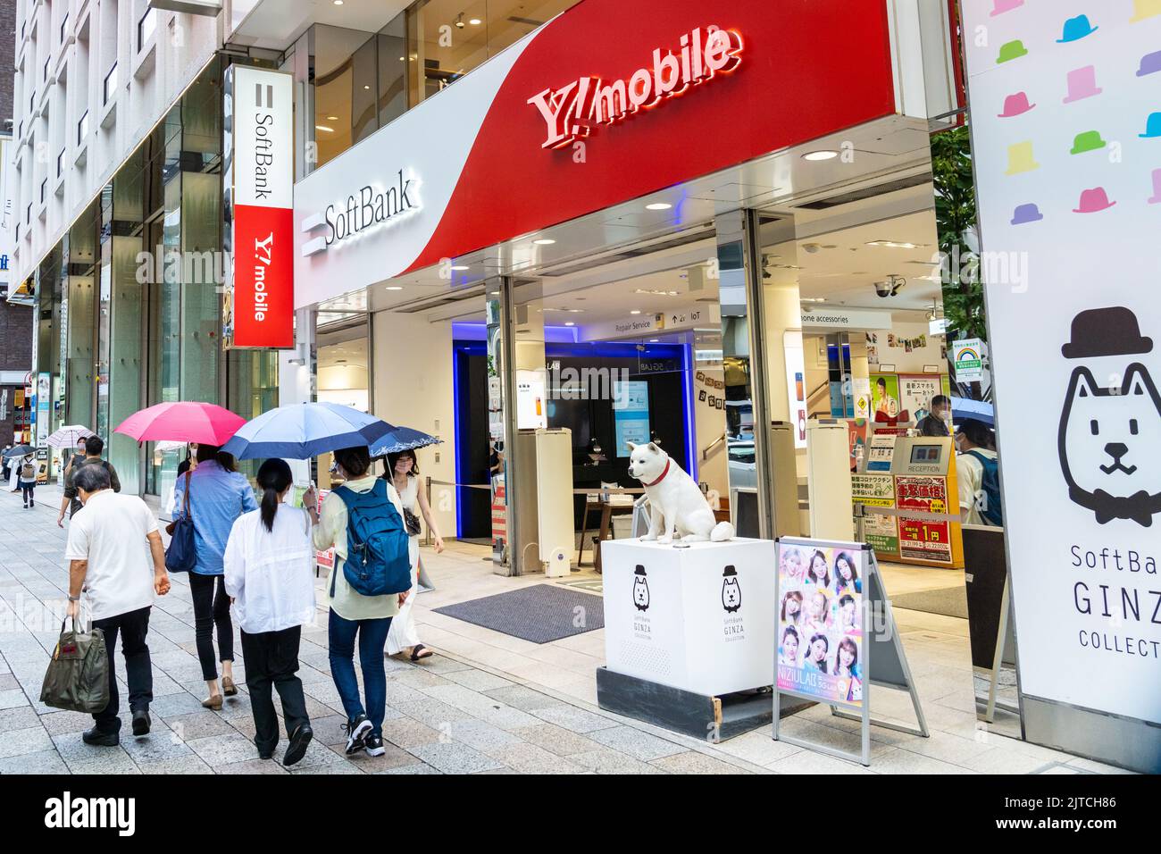 Boutique di tecnologia SoftBank Y!mobile a Ginza, Tokyo, Giappone. Foto Stock