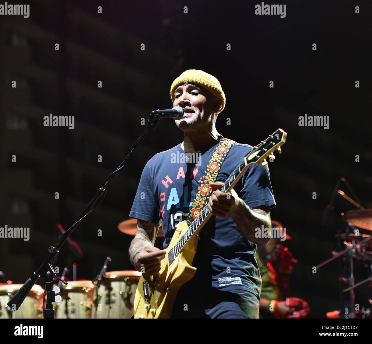 28 agosto 2022, Virginia Beach, Virginia, USA: BEN HARPER intrattiene il croowd al campionato di surf della costa orientale a Virginia Beach, Virginia, il 28 agosto 2022. Photo Â© Jeff Moore (Credit Image: © Jeff Moore/ZUMA Press Wire) Foto Stock