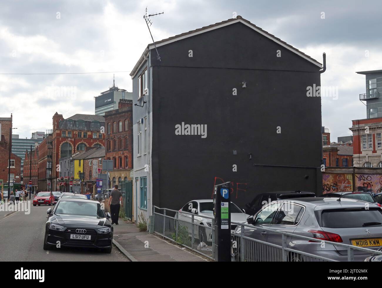 Port Street, Manchester, sito dell'ex murale di Ian Curtis, di Akse P19, dipinto dall'etichetta discografica del rapper Aitch il 2022 agosto NQ4, Inghilterra, Regno Unito Foto Stock